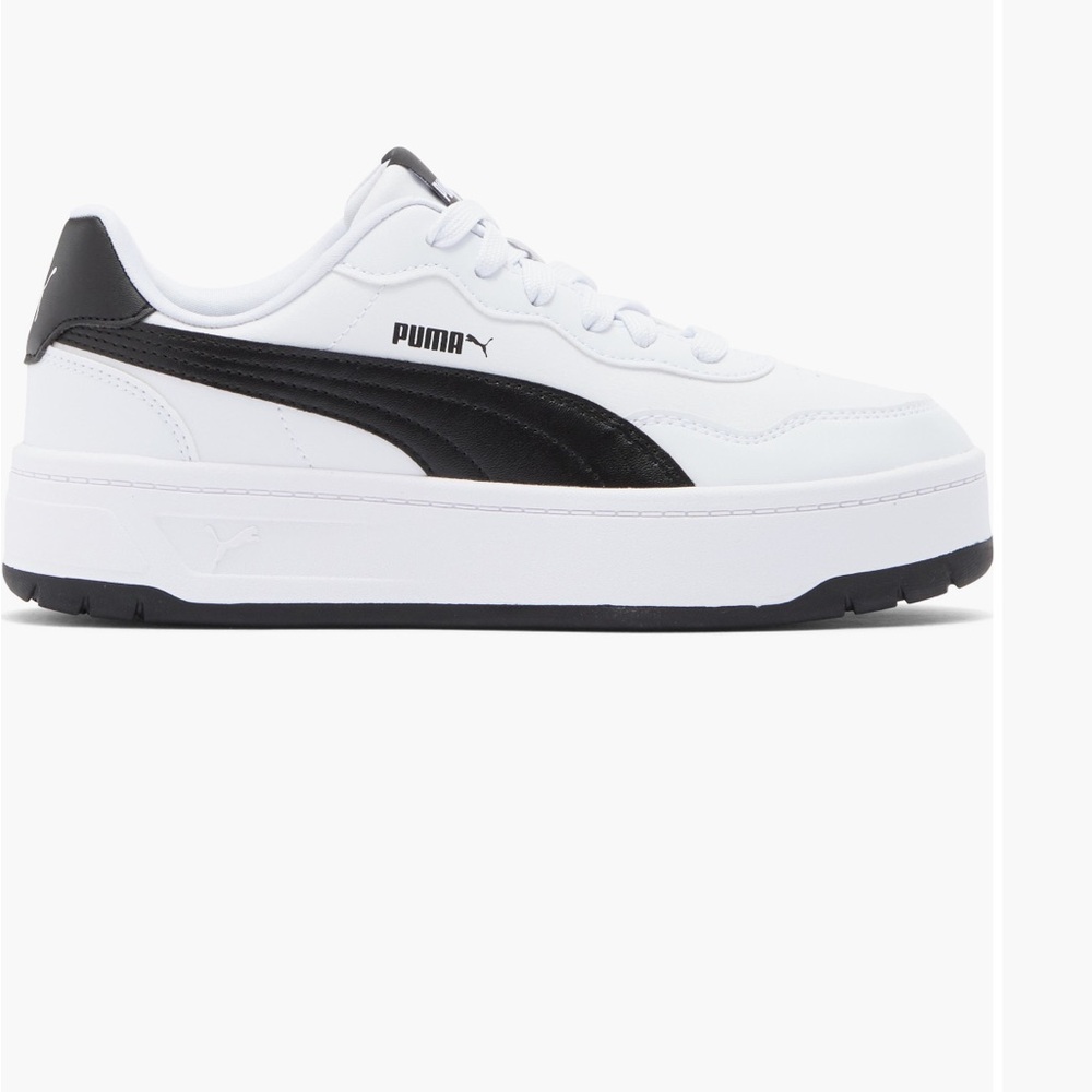 Puma White and back Sneakers size 7.5